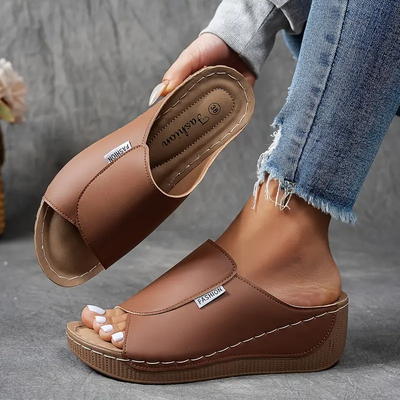 Betsy - Comfort Slides